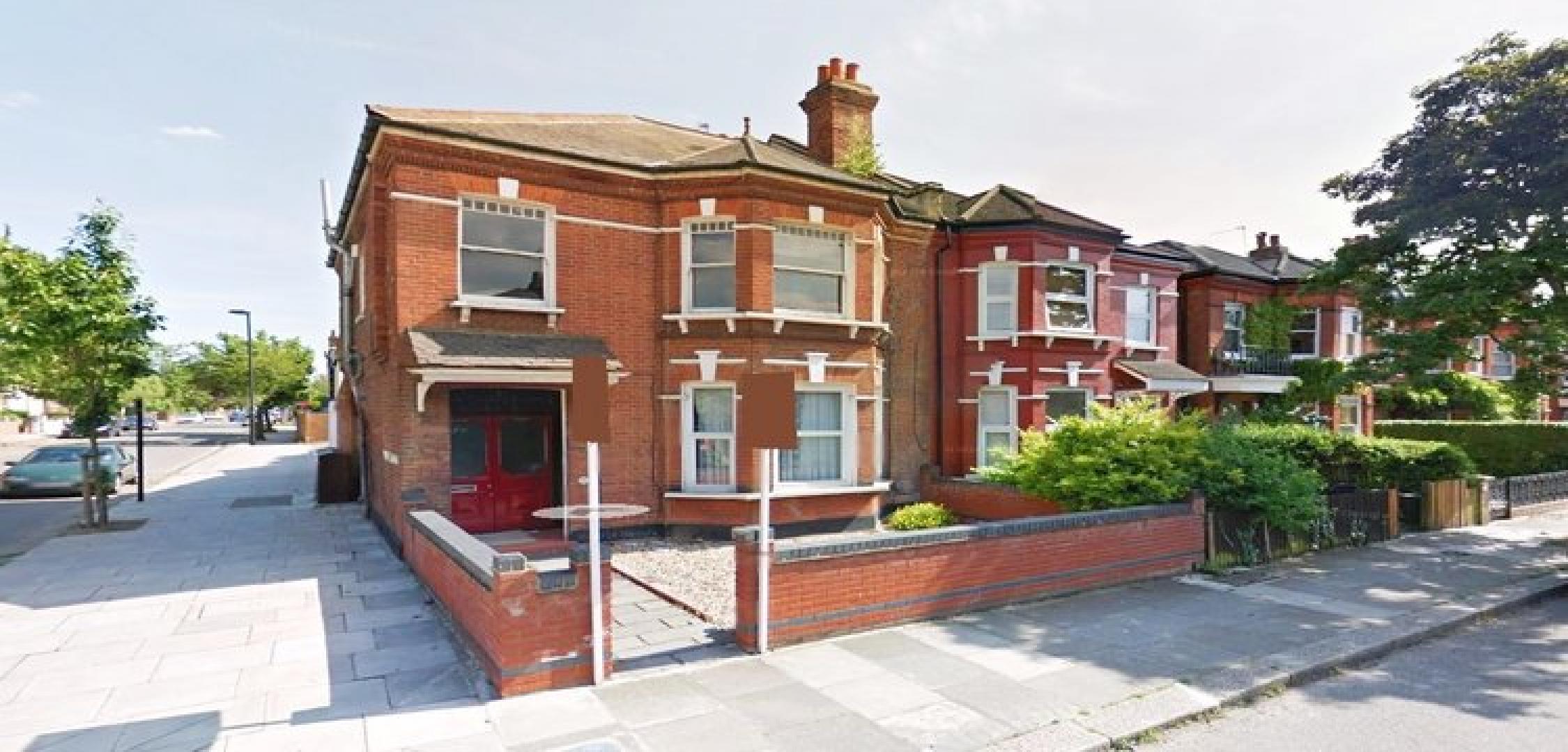 			NO TENANTS ADMINISTRATION FEES , 3 Bedroom, 1 bath, 1 reception Flat			 Richborough Road, KILBURN